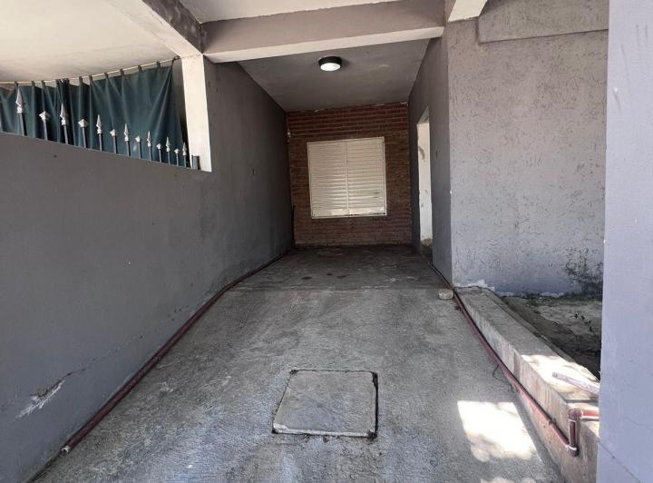 Alquiler Malagueño, 4 dormitorios, 1 baños, patio y pileta. 4