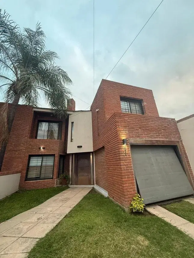 Dúplex De 4 Dormitorios Con Patio, Pileta Y Quincho En Urca Apto Crédito 3