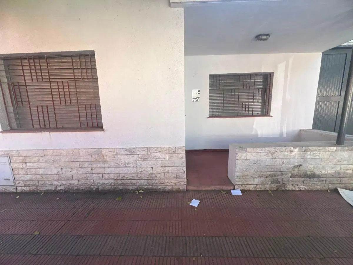 Alquiler casa con galpon, a mts de Velez Sarfield! 170 mts2 1