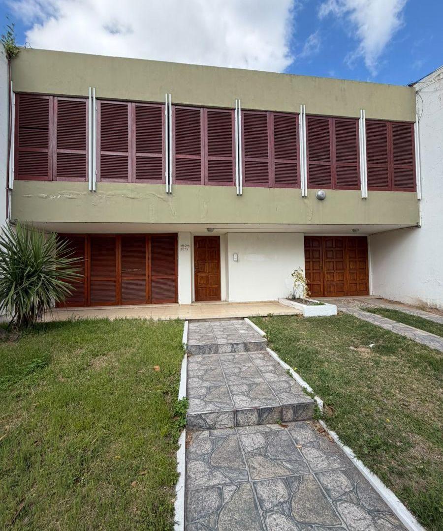 Foto de Se alquila casa en Barrio Maipú 4 dormitorios y pileta, imagen 4