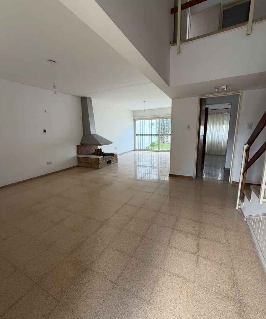 Foto de Se alquila casa en Barrio Maipú 4 dormitorios y pileta, imagen 3