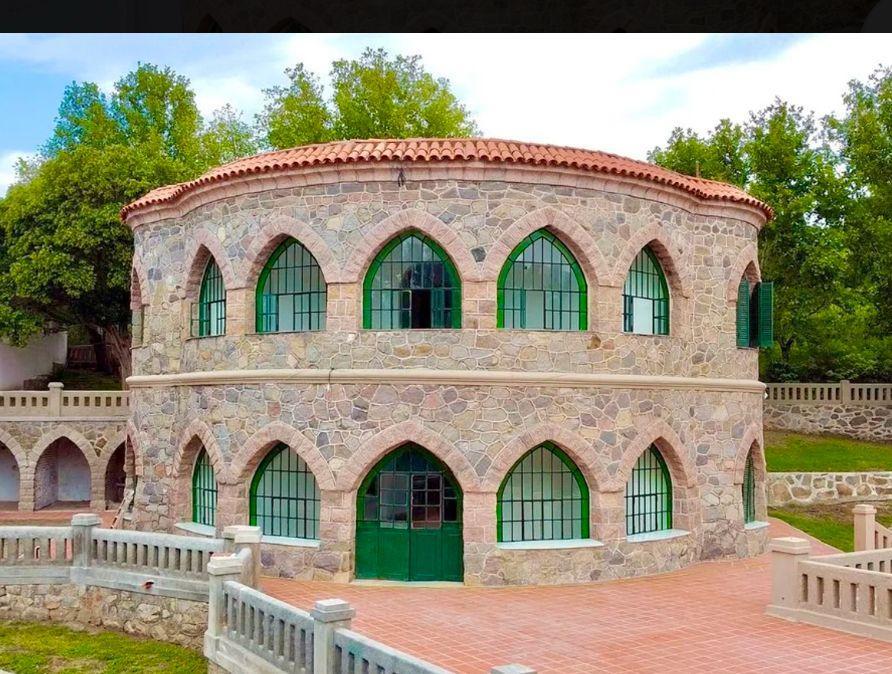 Vendo Casona Antigua en La Falda 1