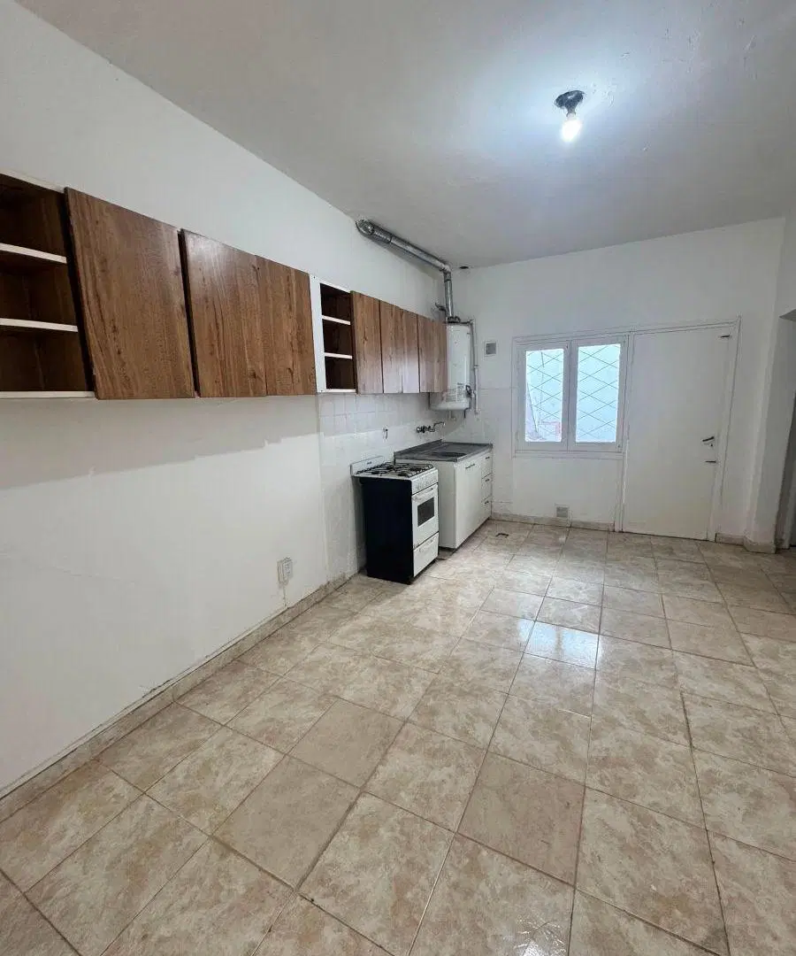 Alquilo dos dormitorios en alta Córdoba con patio 5