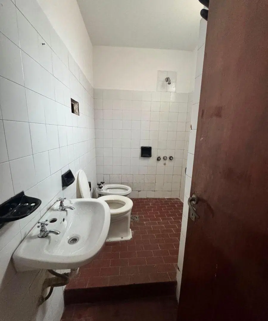 Al kilo departamento en pleno centro de un dormitorio con patio grande 2