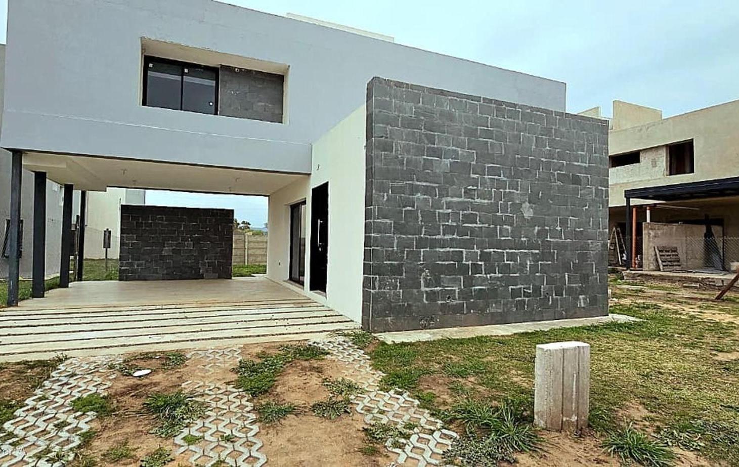 Casa en housing a estrenar E53 3 dormitorios