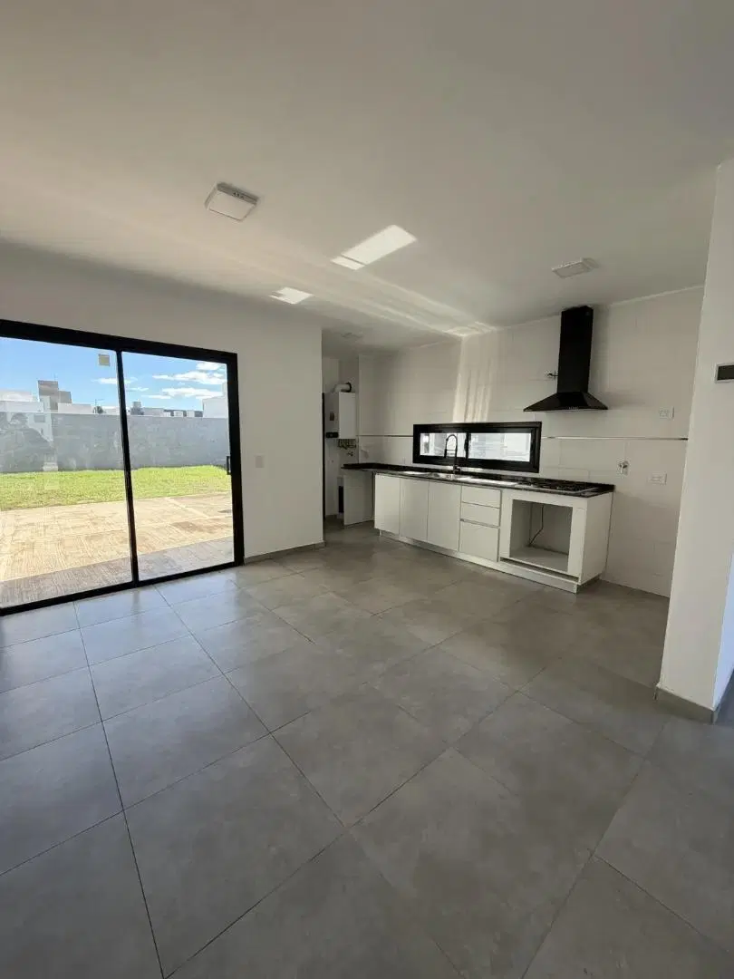 DOCTA- Casa uso comercial ideal consultorio/barberia 3