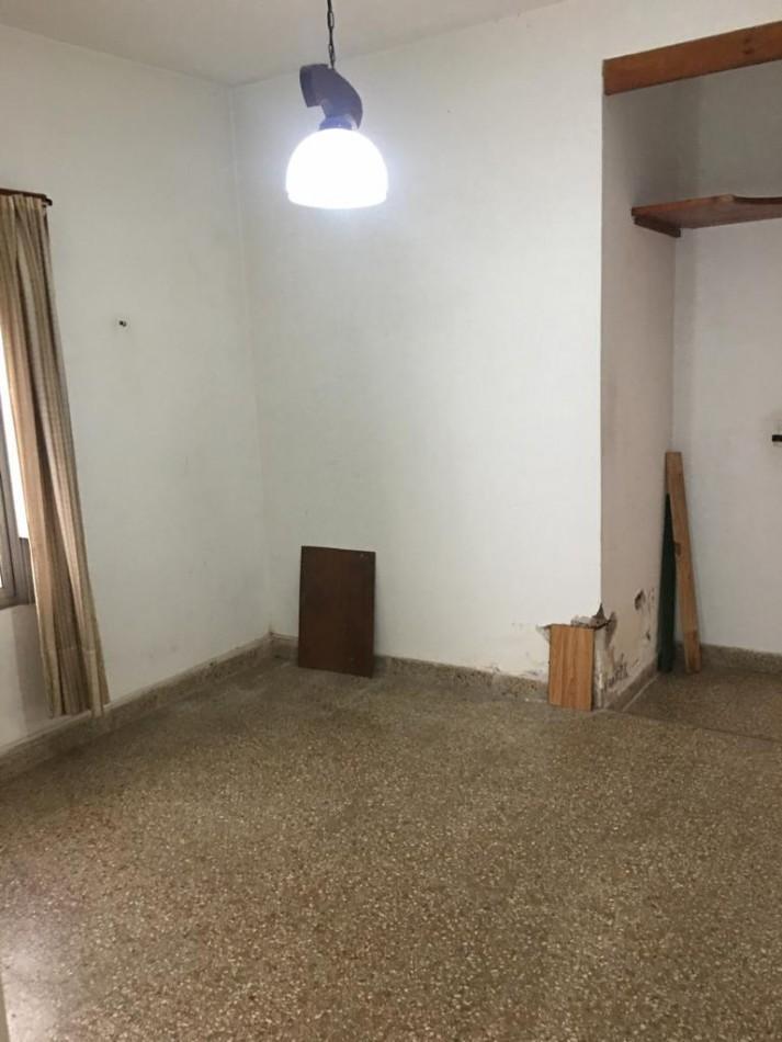 Amplia Casa con Doble Garage + Dpto 2amb. C/patio + Mono Ambiente en Planta Alta 5