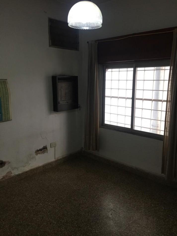 Amplia Casa con Doble Garage + Dpto 2amb. C/patio + Mono Ambiente en Planta Alta 2