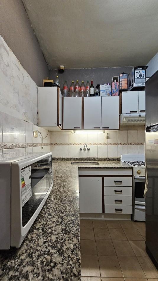 Departamento de 3 Amb. 1er Piso Al Frente - Av Rivadavia 1950 - Valentin Alsina 3