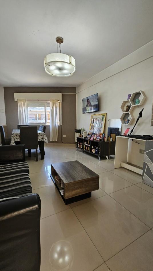 Departamento de 3 Amb. 1er Piso Al Frente - Av Rivadavia 1950 - Valentin Alsina 2