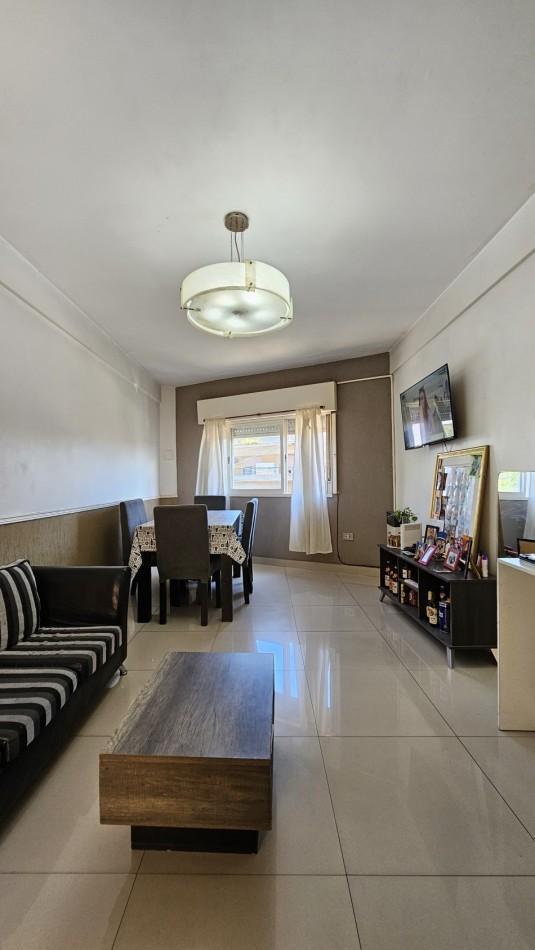 Departamento de 3 Amb. 1er Piso Al Frente - Av Rivadavia 1950 - Valentin Alsina 5