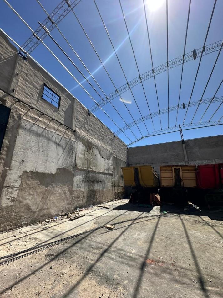 **650 m2 en planta** - DISPONIBLE MAYO/JUNIO 2026 - Galpon de 650 m2 con oficinas, altura de 9 m2 (i