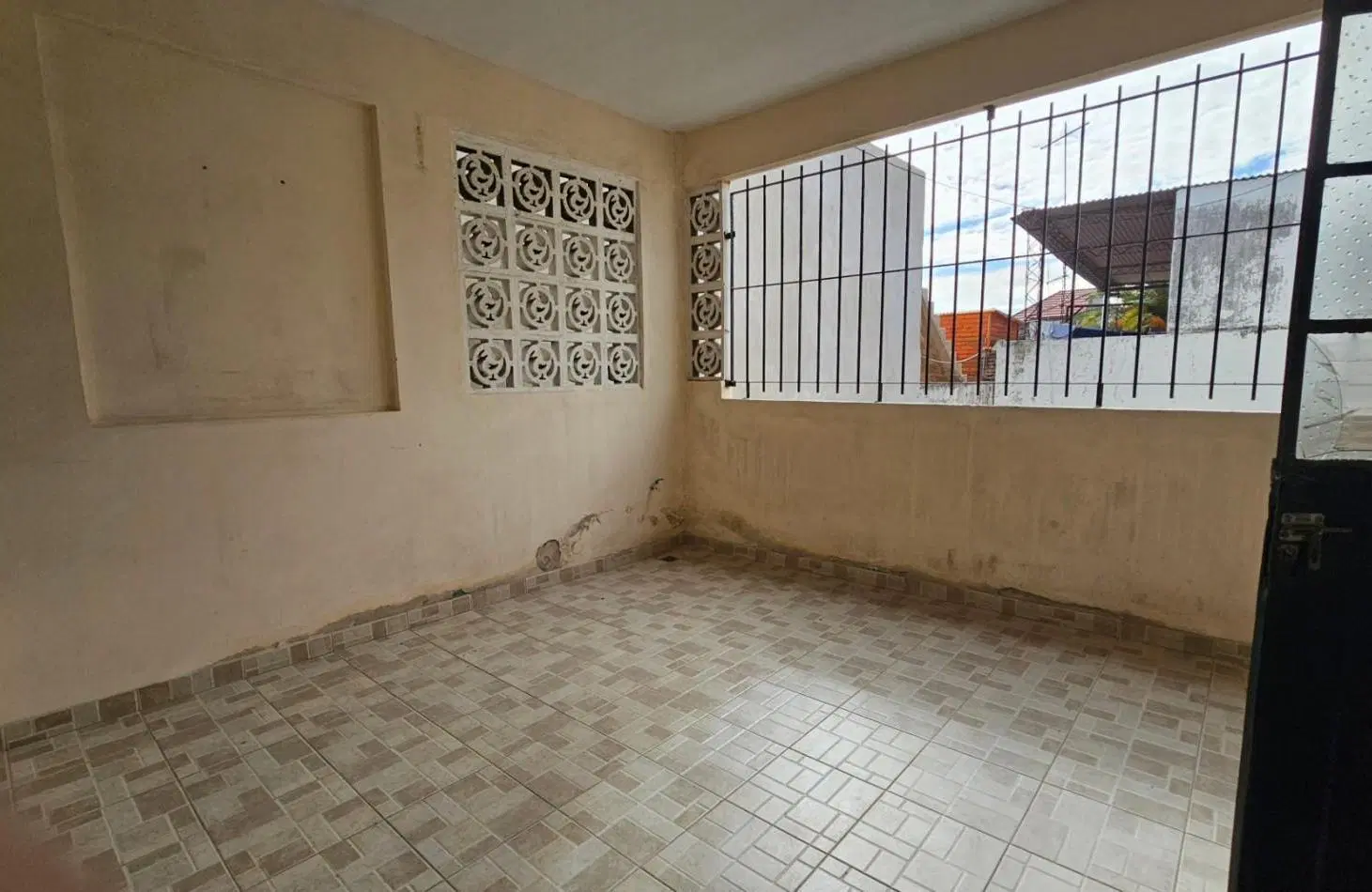 **u$s 49.900.-** - Dpto. 3 Amb. Al Frente - 1er Piso x Escalera - Lituania 2865 - Remedios de Escala 4