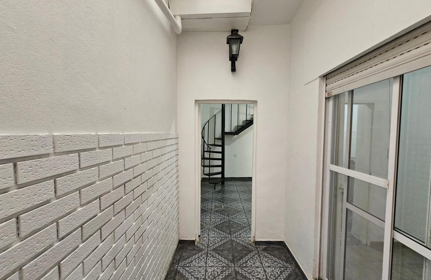 **$450.000.-** - Dpto. 2 Amb. en alquiler ¡¡NO ABONA EXPENSAS¡¡ - Planta Baja Interno -- Sayos 3040