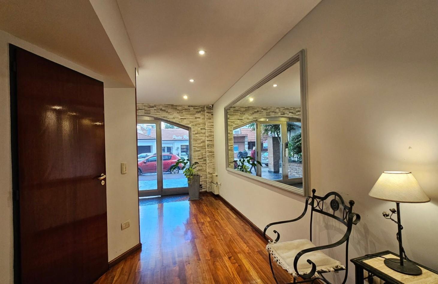 Foto de Exclusivo Piso de 4 Ambientes con Cochera Cubierta - El Maximo Confort, imagen 2