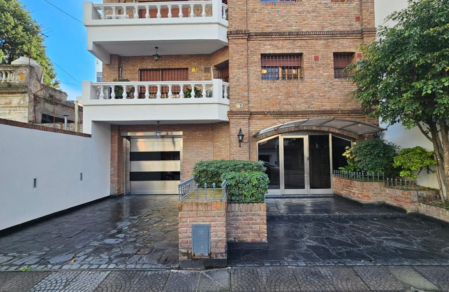 Foto de Exclusivo Piso de 4 Ambientes con Cochera Cubierta - El Maximo Confort, imagen 1