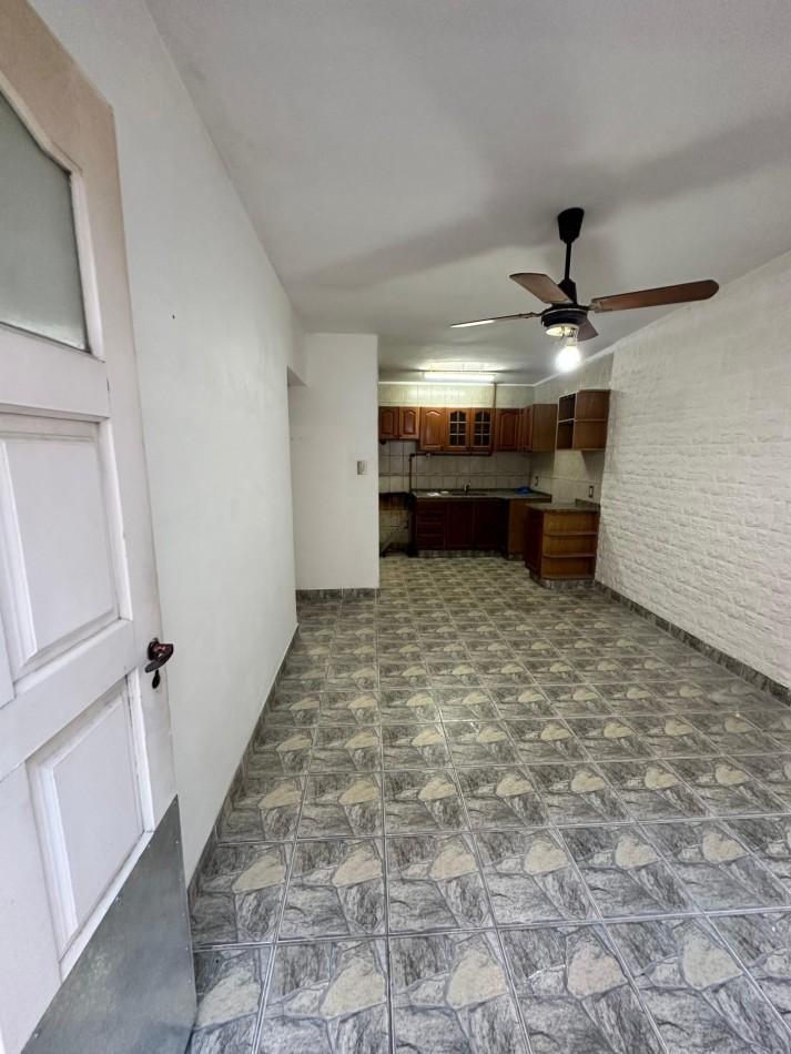 ALQUILER PH INTERNO 3 AMB. CON PATIO - NO ABONA EXPENSAS - Av. Intendente Quindimil 1100, Lanus Oest