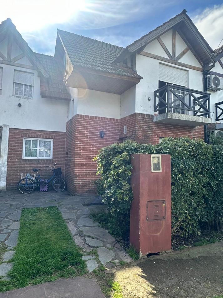 Foto de Casa en Venta de 4 Ambientes S/ lote 210 m2 en Barrio Cerrado Los, imagen 1