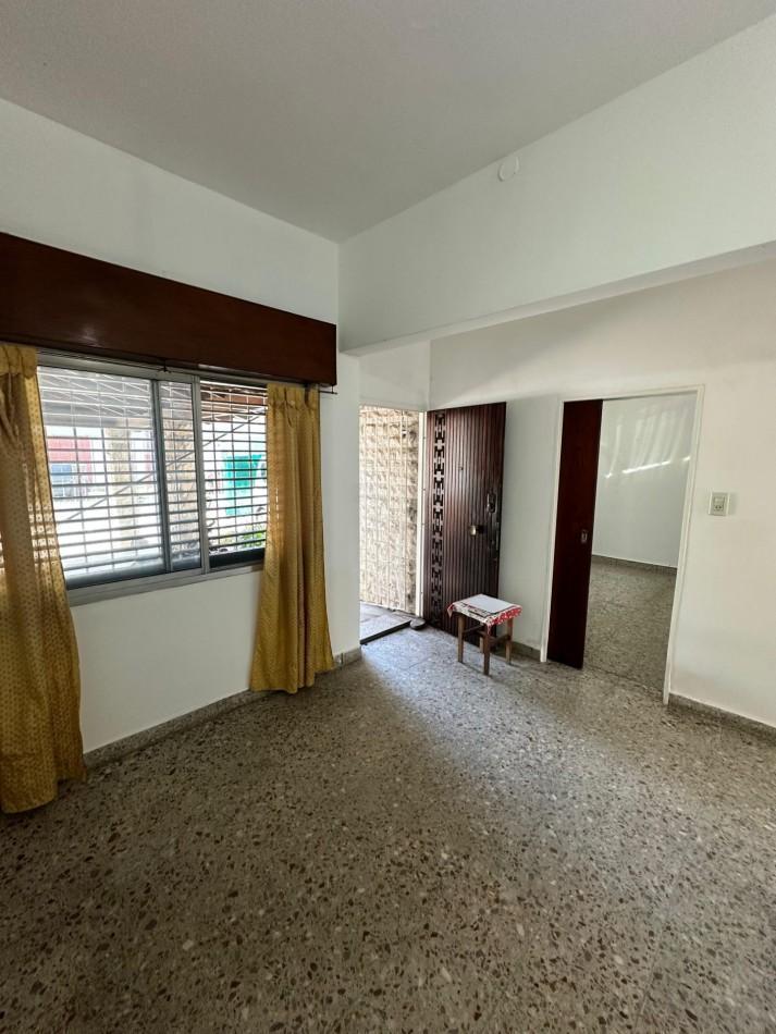 Foto de Alquiler 2 Ambientes al Frente con Patio y Sin Expensas - Jean Jaures, imagen 2