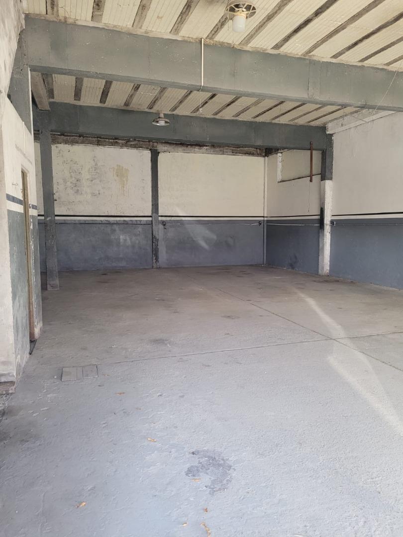 Buen galpón comercial sobre Camino Rivadavia, Ensenada