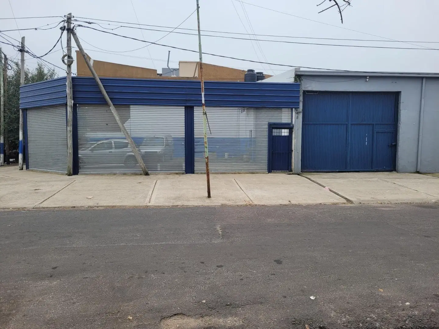 Importante Galpón en esquina, Villa Elvira 1