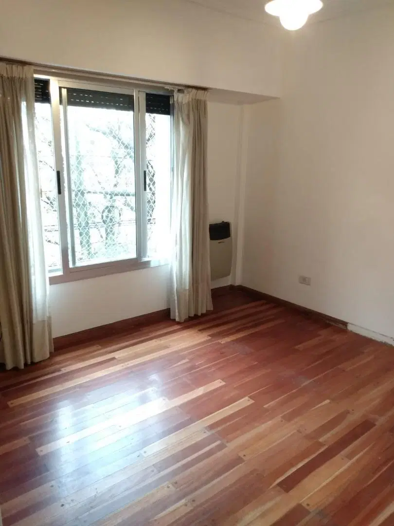 Excelente departamento de tres ambientes zona Plaza Olazabal 2