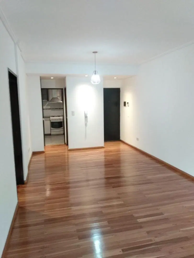 Excelente departamento de tres ambientes zona Plaza Olazabal 1