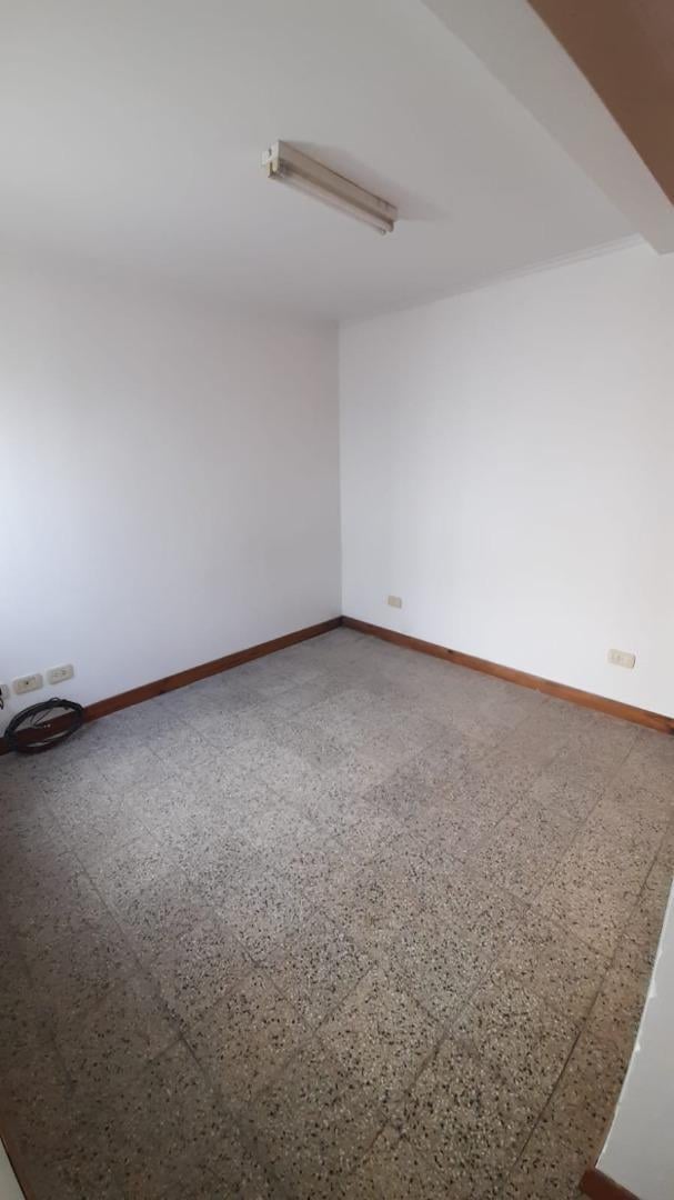 Foto de Casa de 2 dormitorios, cochera y patio en La Plata, imagen 5