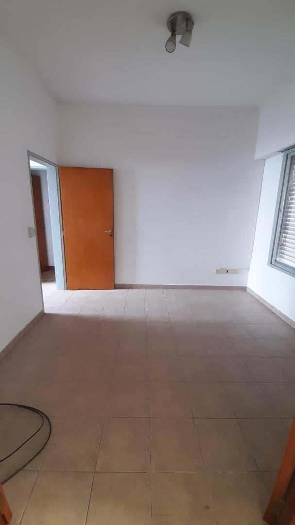 Foto de Casa de 2 dormitorios, cochera y patio en La Plata, imagen 2