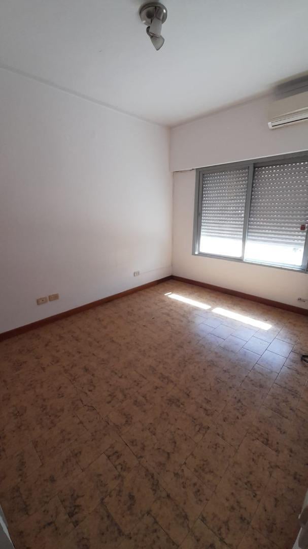 Foto de Casa de 2 dormitorios, cochera y patio en La Plata, imagen 4
