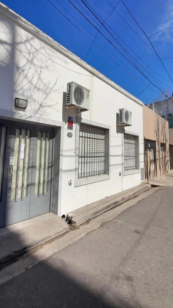 Foto de Casa de 2 dormitorios, cochera y patio en La Plata, imagen 1