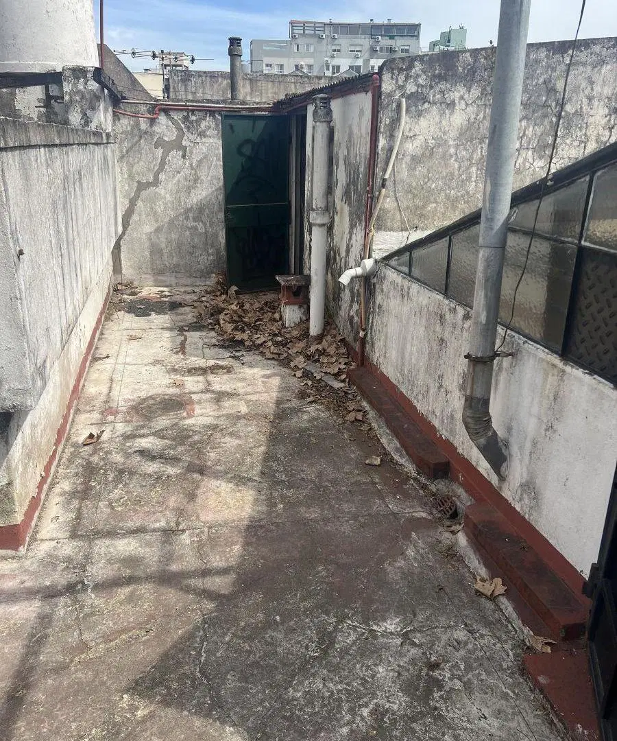 CASA A RECICLAR EN EXCELENTE TERRENO P/ DESARROLLO INMOBILIARIO MUY BUENA UBICACION - MONTE CASTRO 5