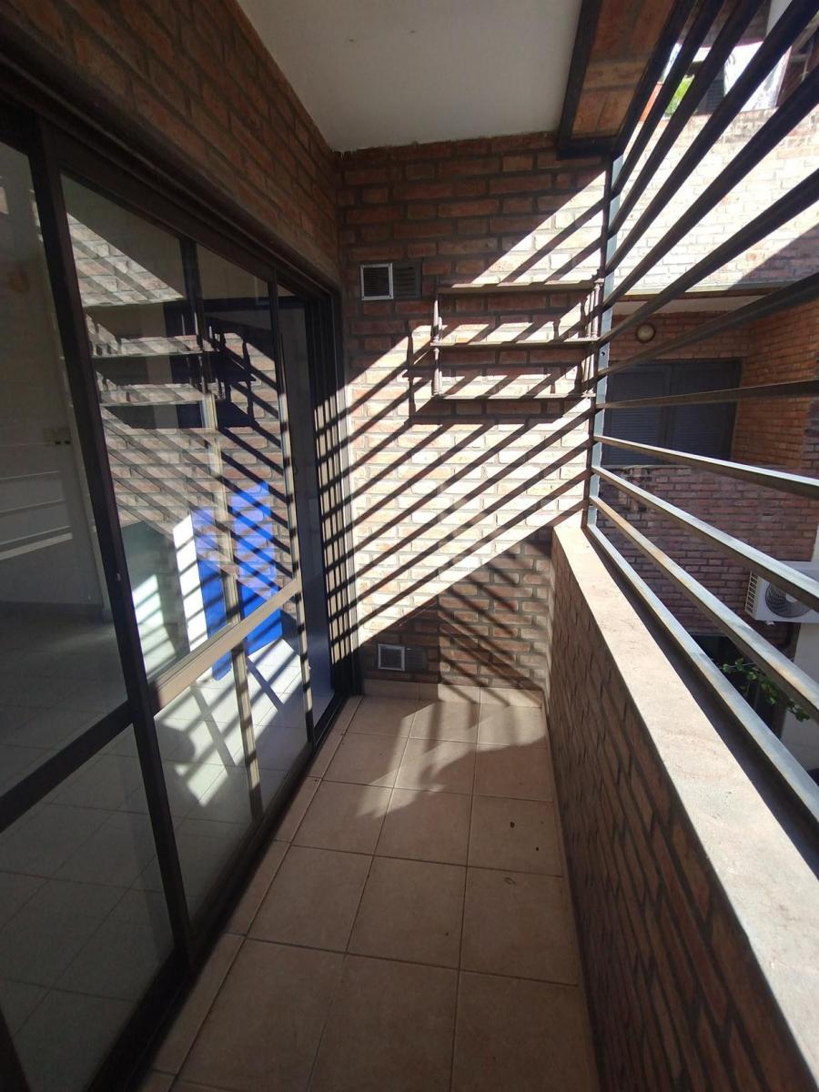 Barrio Sur - Departamento Al Frente en 1er Piso de 2 Dorm. 5