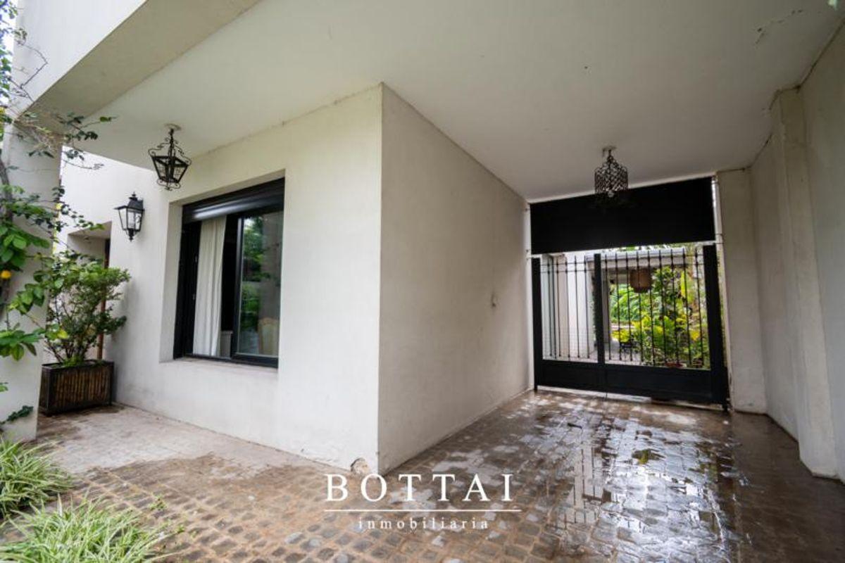 Foto de Espectacular casa en venta sobre costanera vieja con una vista única a, imagen 3