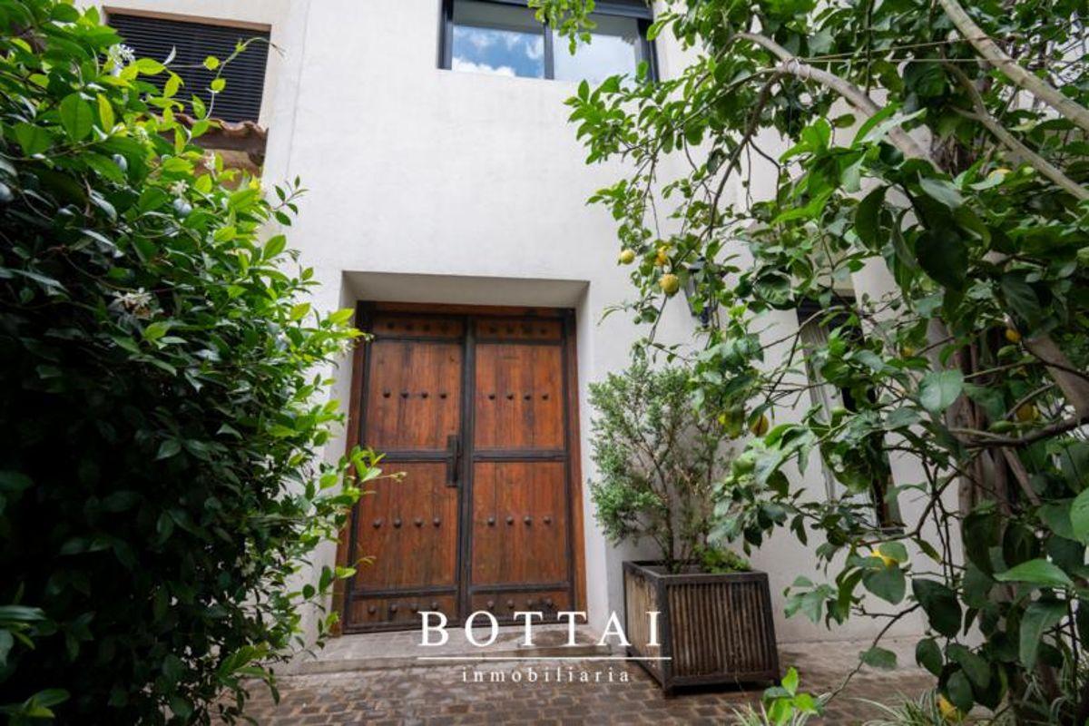 Foto de Espectacular casa en venta sobre costanera vieja con una vista única a, imagen 4