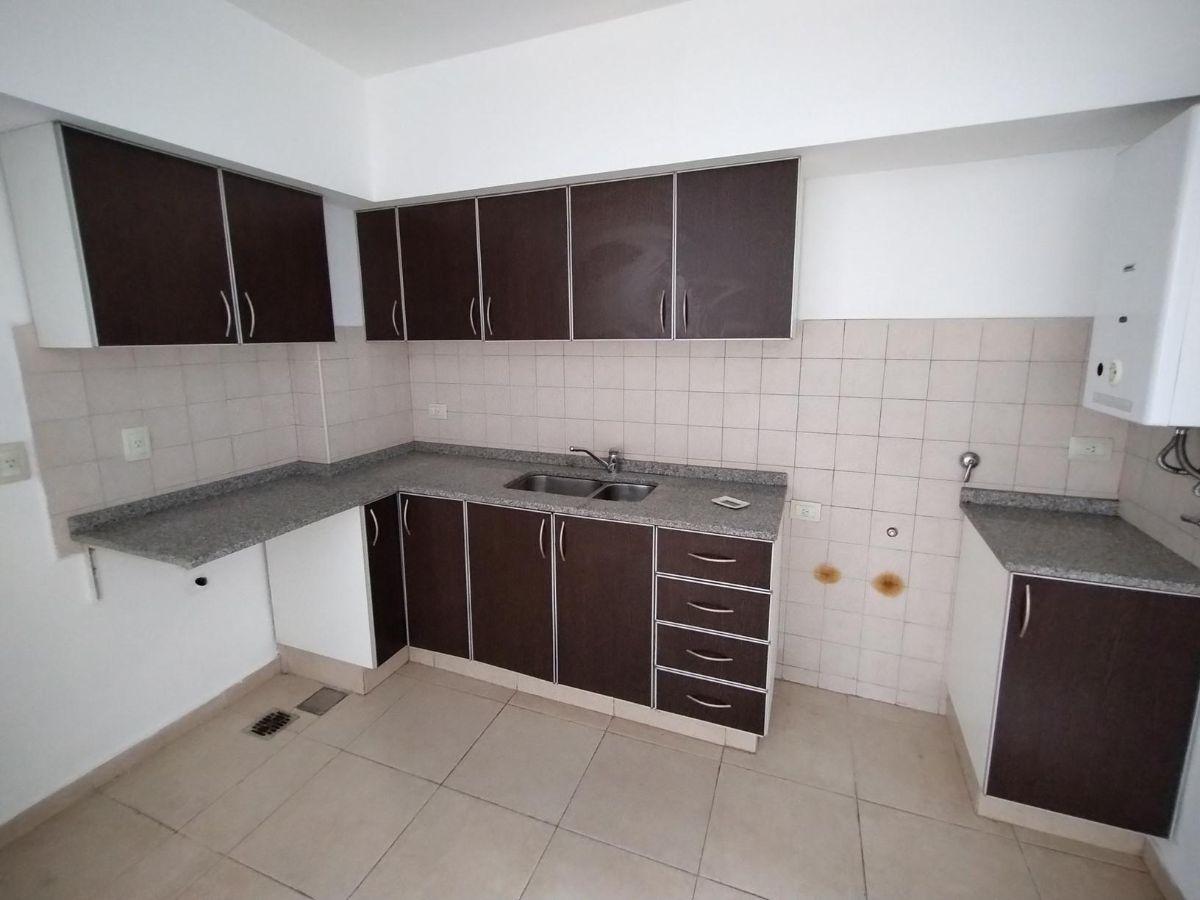 Foto de Departamento en Planta Baja de 2 dormitorios y cochera sobre calle San, imagen 4
