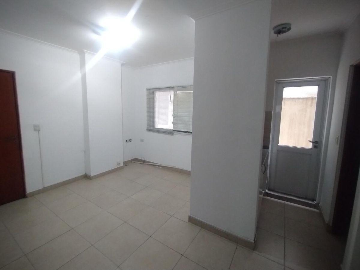 Departamento en Planta Baja de 2 dormitorios y cochera sobre calle San Martín!!