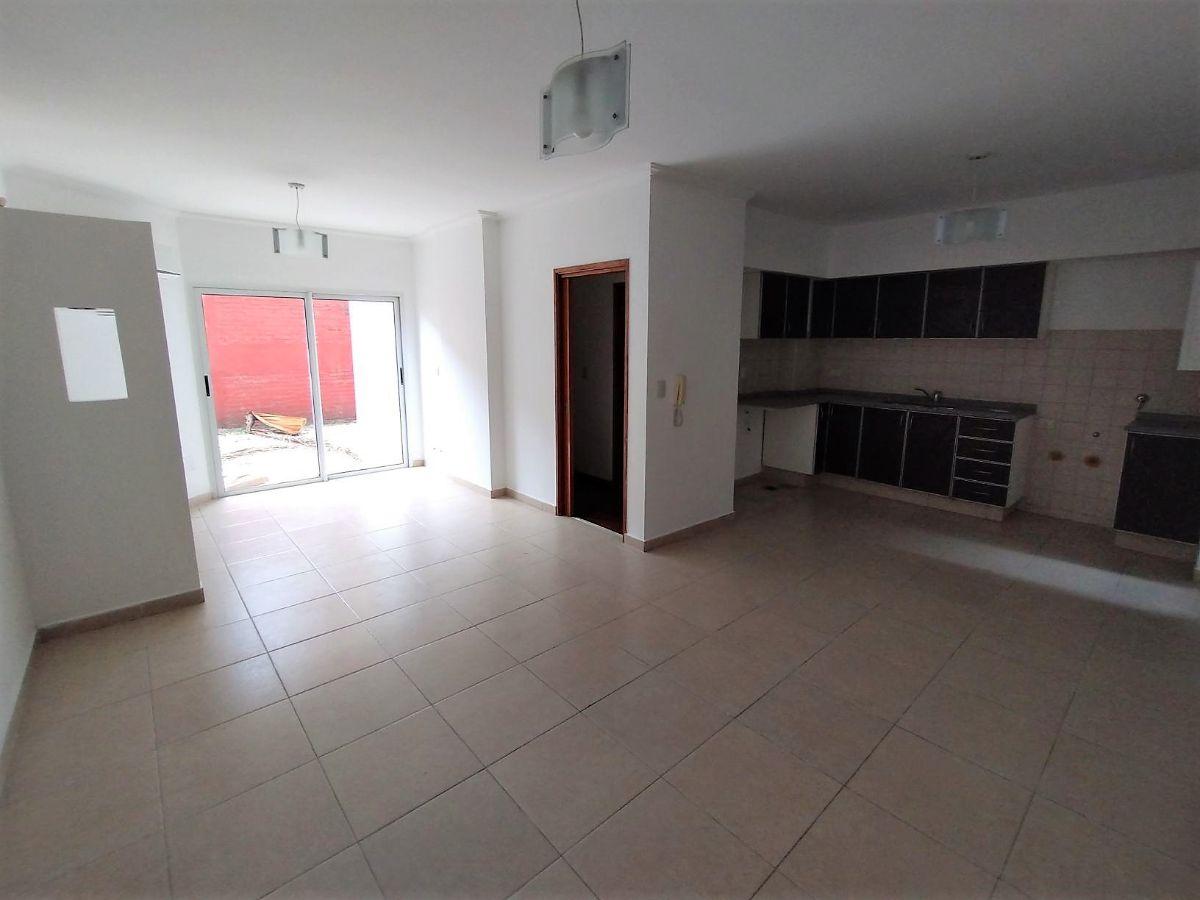 Foto de Departamento en Planta Baja de 2 dormitorios y cochera sobre calle San, imagen 1