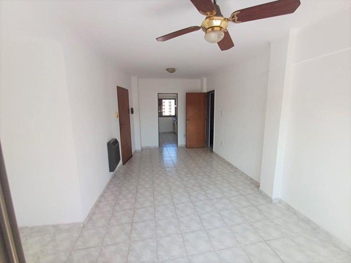 Foto de Centro: Semipiso al frente de 2 dormitorios con placares y cochera!!, estar-comedor, cocina-lavadero, imagen 2