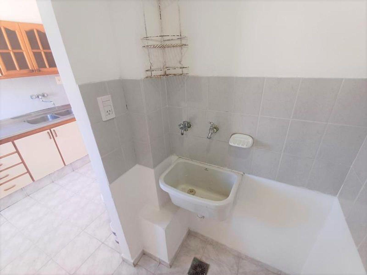Foto de Centro: Semipiso al frente de 2 dormitorios con placares y cochera!!, estar-comedor, cocina-lavadero, imagen 4