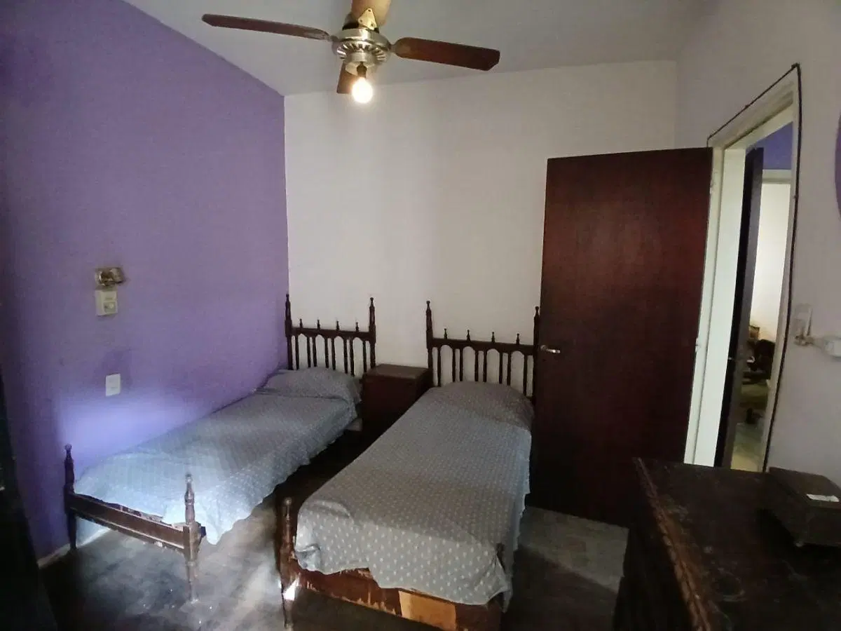 Oportunidad!! Casa en planta baja frente a Plaza!!! Living-comedor,baño, cocina, comedor/ garage, 2 5