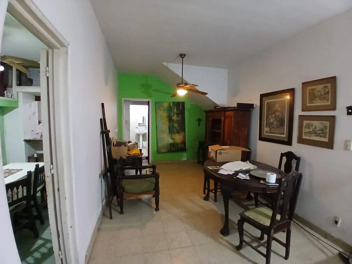 Oportunidad!! Casa en planta baja frente a Plaza!!! Living-comedor,baño, cocina, comedor/ garage, 2 3