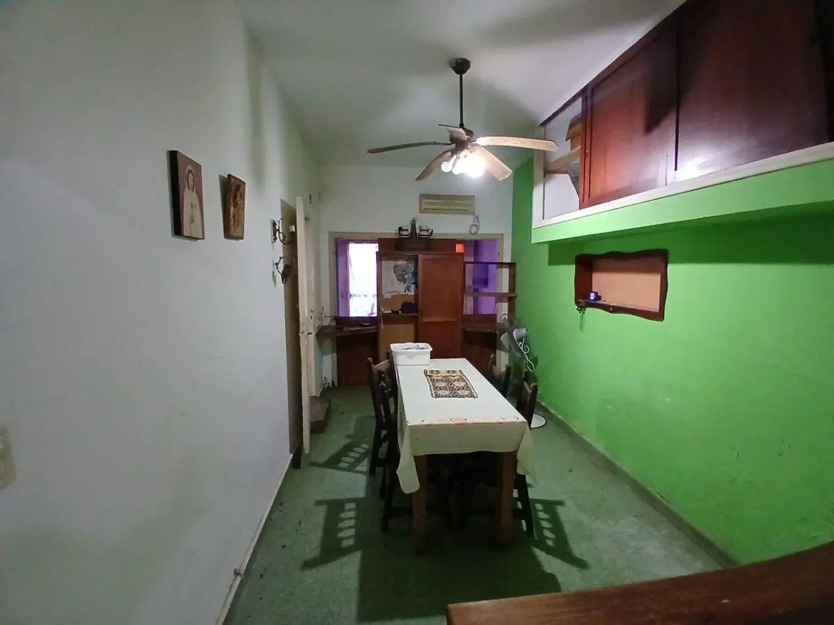 Oportunidad!! Casa en planta baja frente a Plaza!!! Living-comedor,baño, cocina, comedor/ garage, 2 2