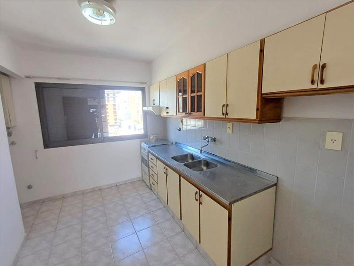 Foto de Centro: Semipiso al frente de 2 dormitorios con placares y cochera!!, estar-comedor, cocina-lavadero, imagen 3