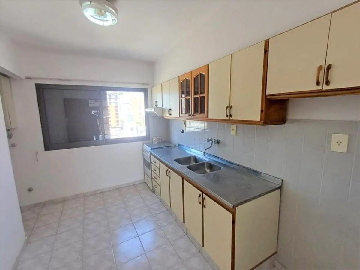 Centro: Semipiso al frente de 2 dormitorios con placares y cochera!!, estar-comedor, cocina-lavadero 3
