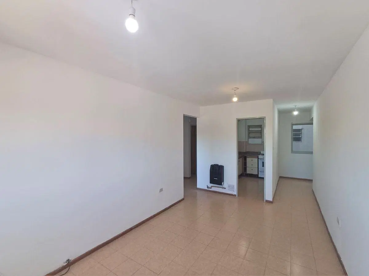 Zona Parque Garay- Club Unión: 2 dormitorios con placares, estar-comedor, cocina, baño y balcón.- 1