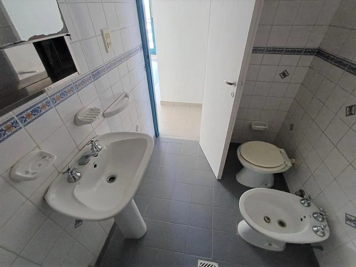 Zona Sur: 2 dormitorios, estar-comedor, cocina-lavadero y baño.- 2