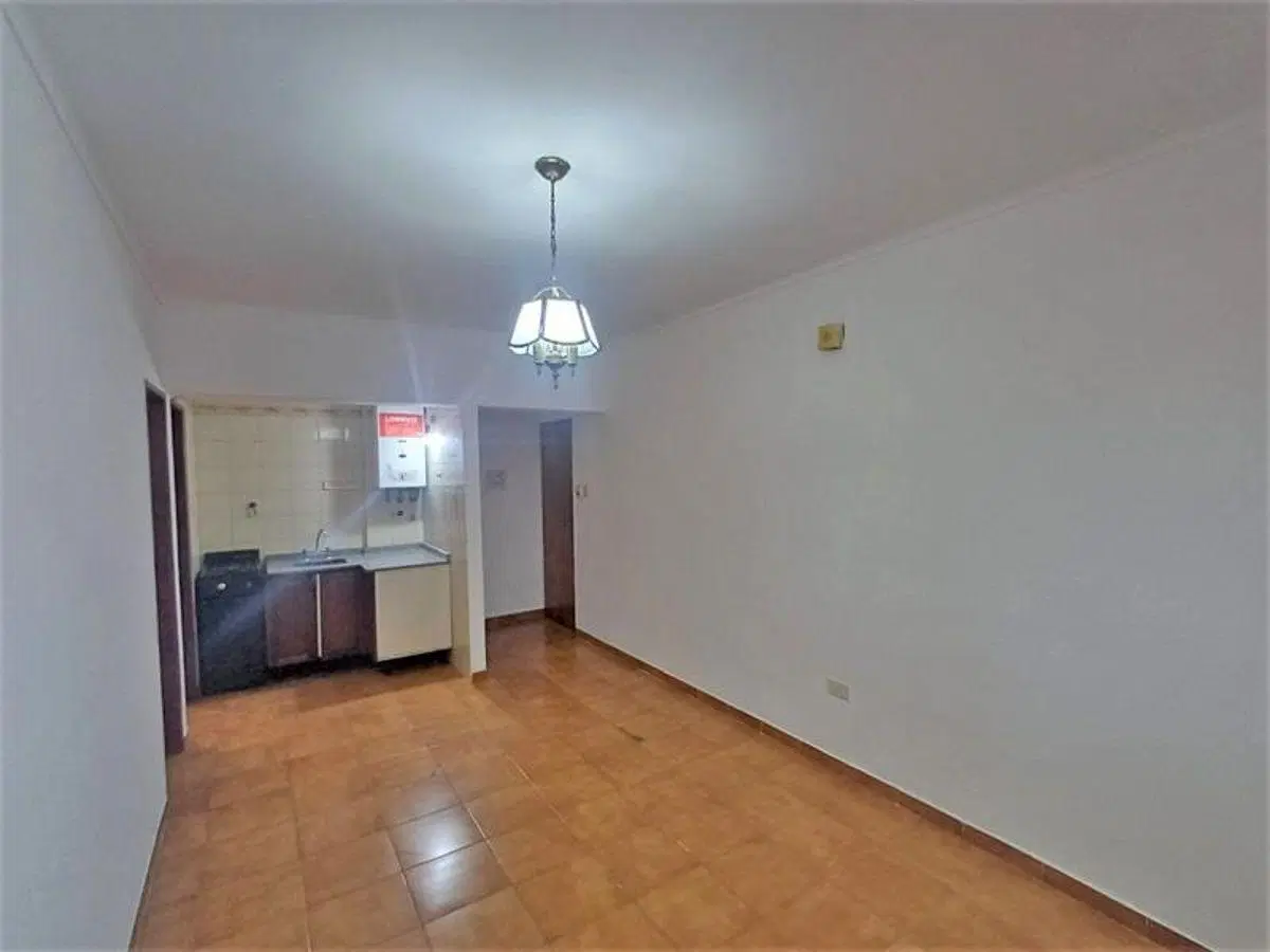 A metros de Peatonal y Facultad de Ciencias Económicas: Departamento de 1 dormitorio amplio, cocina- 2
