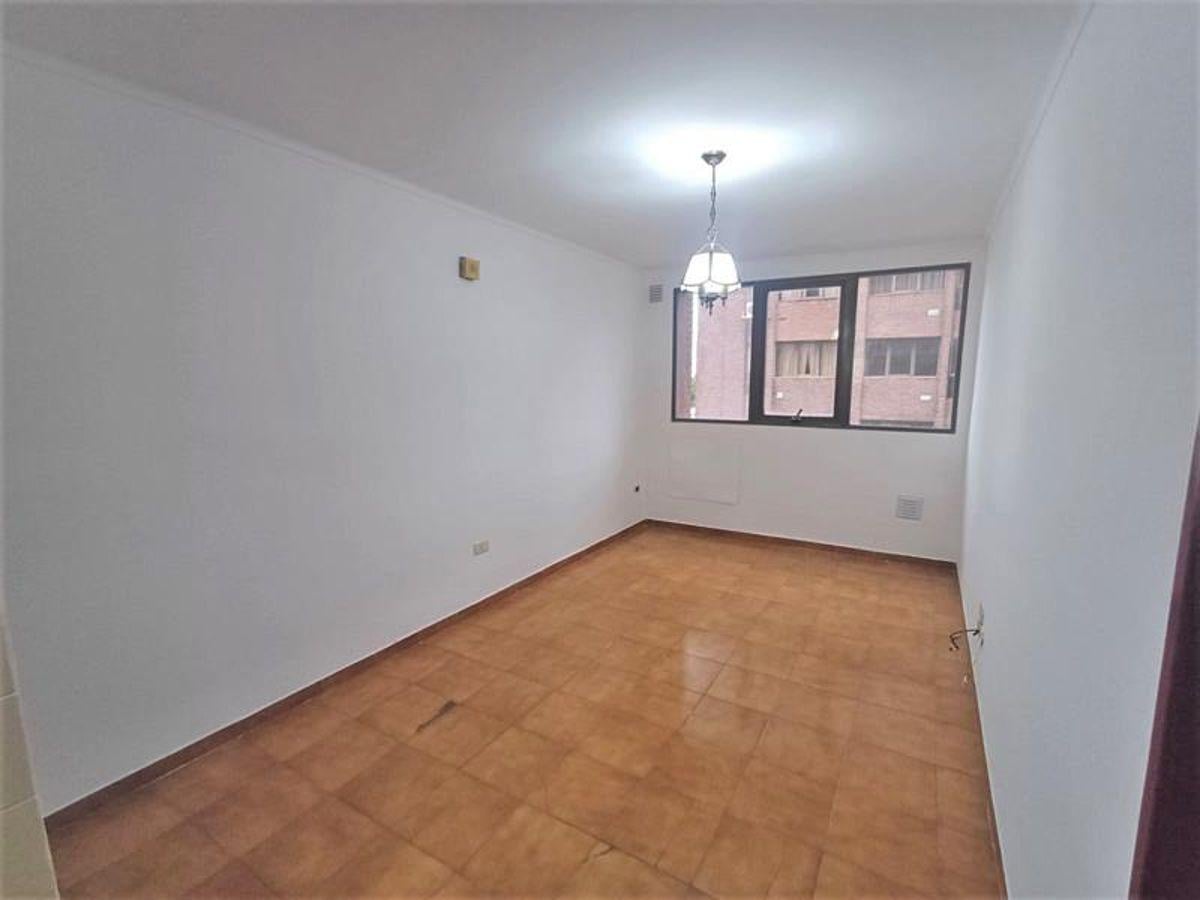 A metros de Peatonal y Facultad de Ciencias Económicas: Departamento de 1 dormitorio amplio, cocina-