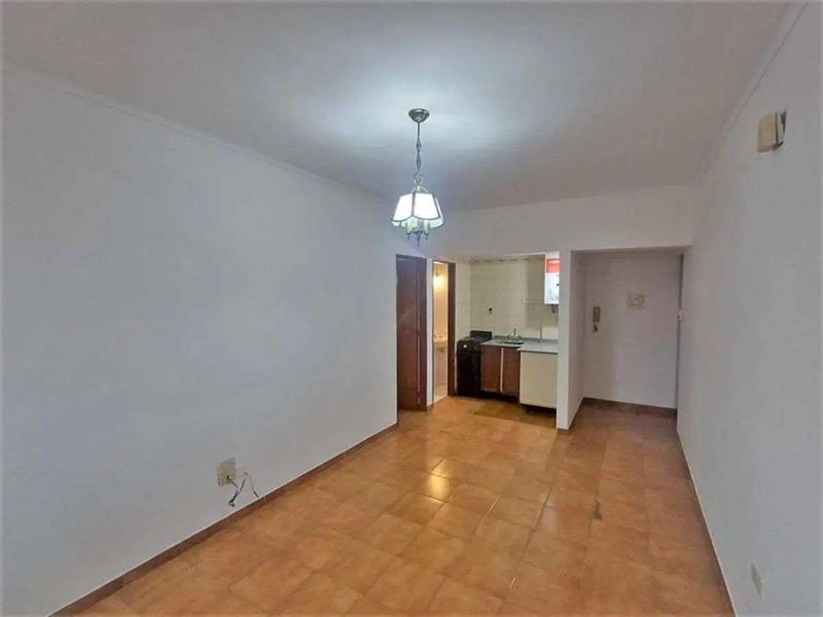 A metros de Peatonal y Facultad de Ciencias Económicas: Departamento de 1 dormitorio amplio, cocina- 3